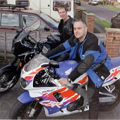 Profile Picture of Clive Pearce (@Ugly6566) on Twitter
