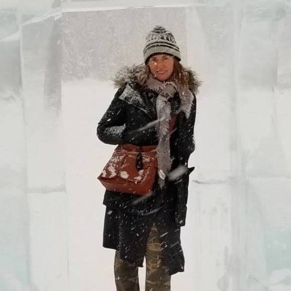 Profile Picture of Larissa Brell (@larissabr) on Poshmark