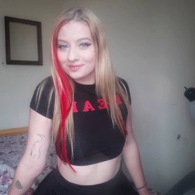 Profile Picture of Jenna🍬 (@jennapool23) on Twitter