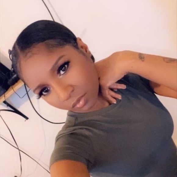 Profile Picture of Jenea Whitest (@jeneawhitest) on Poshmark