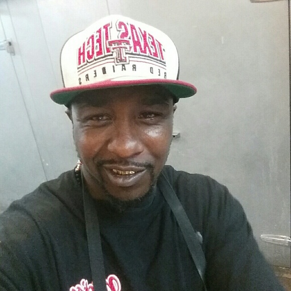 Profile Picture of Michael Whitfield (@moneymike4802) on Poshmark