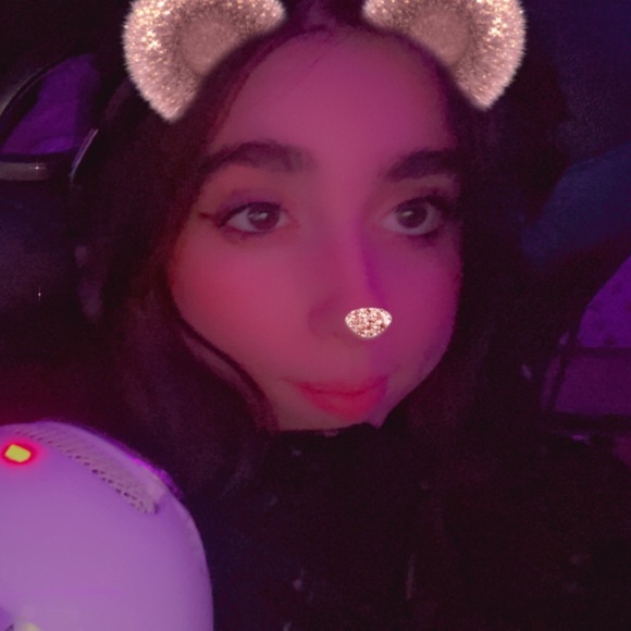 Profile Picture of Carly Key (@xsmile58x) on Poshmark