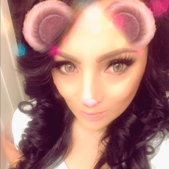 Profile Picture of Rosa Chavez (@rosachavez37) on Poshmark