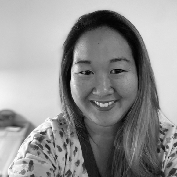 Profile Picture of Melanie Murata (@melanie_murata) on Poshmark