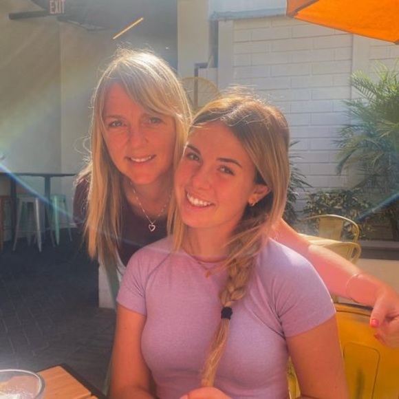 Profile Picture of Grace Dischert (@g_dischert) on Poshmark