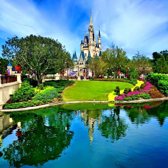 Profile Picture of Carie Spelman (@cspellman1) on Poshmark