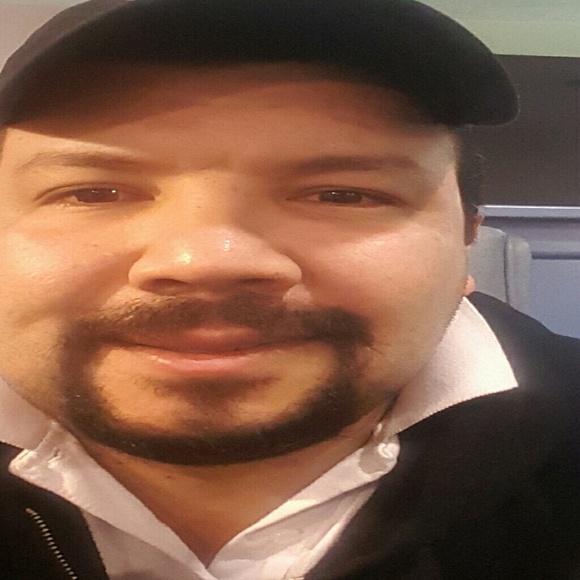 Profile Picture of Daniel Mart?nez (@dannymtz24) on Poshmark