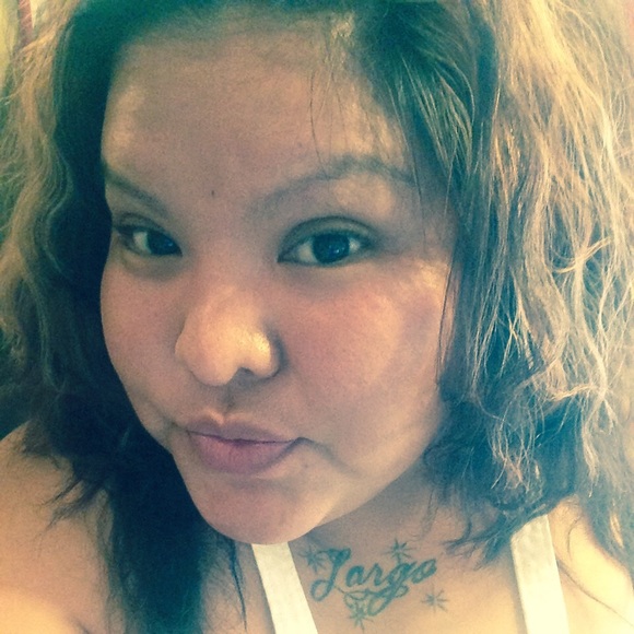 Profile Picture of Holly Largo (@largo505) on Poshmark