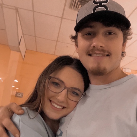 Profile Picture of Savannah Settlemire (@savannahjones47) on Poshmark