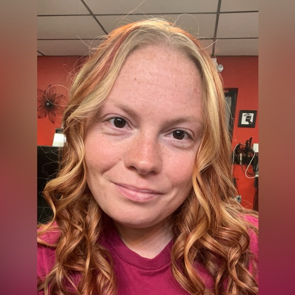 Profile Picture of Katie Kohn (@kekohn88) on Poshmark
