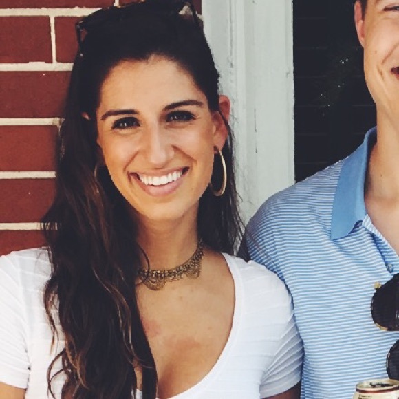 Profile Picture of Mia Furfaro (@miafurfaro) on Poshmark