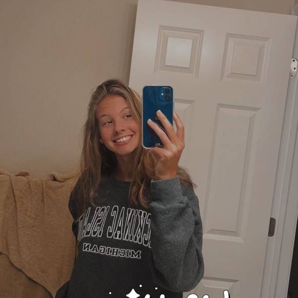 Profile Picture of Haley Hunt (@haleshunt12) on Poshmark