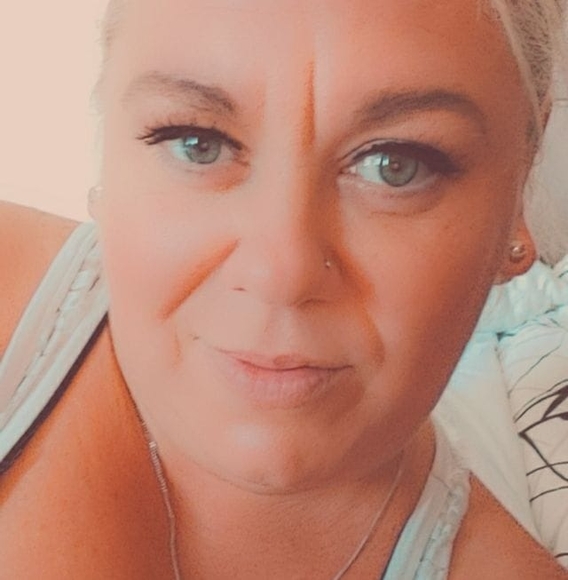 Profile Picture of Amanda Madelung (@amandamadelung) on Poshmark