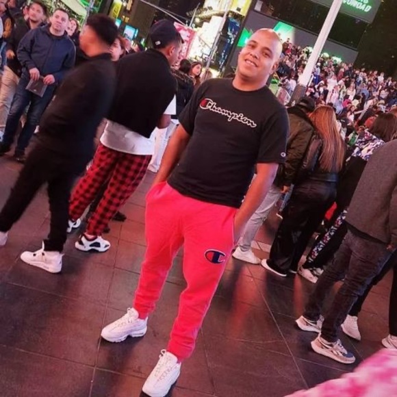 Profile Picture of Adrian Saez (@adruansaez17) on Poshmark