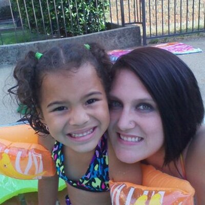 Profile Picture of Amanda Stewart (@AmandaPinkTiger) on Twitter