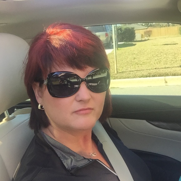 Profile Picture of Pam Noles (@pakn) on Poshmark