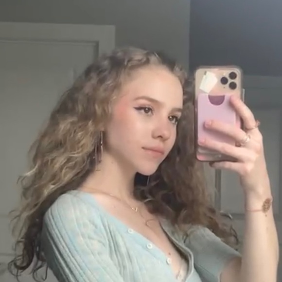 Profile Picture of Brooke Raughton (@_sierra_brooke_) on Poshmark