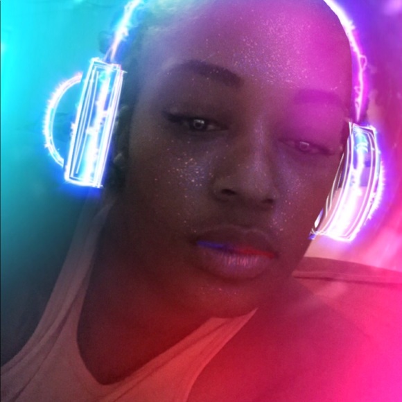 Profile Picture of Shae Shae (@shaeshae313) on Poshmark