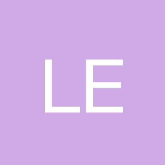 Profile Picture of Lisa Epp (@lisaepp407) on Poshmark