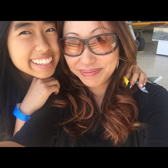 Profile Picture of Sunhee Rosales (@sunhee142) on Poshmark