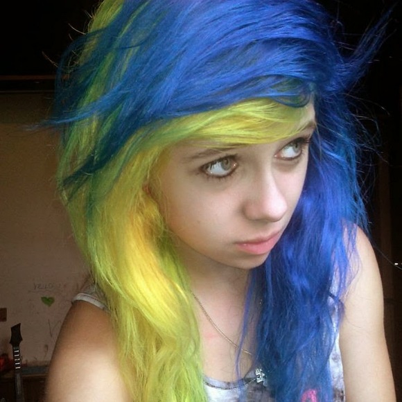 Profile Picture of Lari Delong (@laridelong) on Poshmark