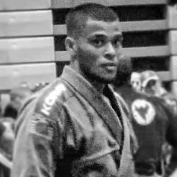 Profile Picture of Justin Carneiro (@justinsbaseddd) on Poshmark