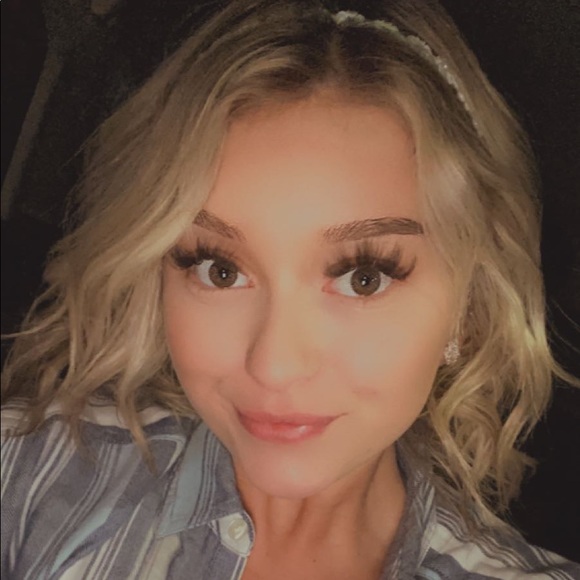 Profile Picture of Elyssa Torrey (@etorrey23) on Poshmark