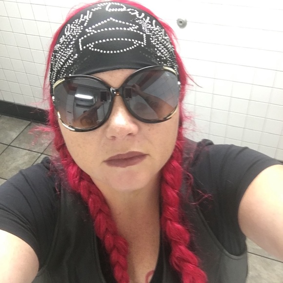 Profile Picture of Kathleen Luna (@katluna74) on Poshmark