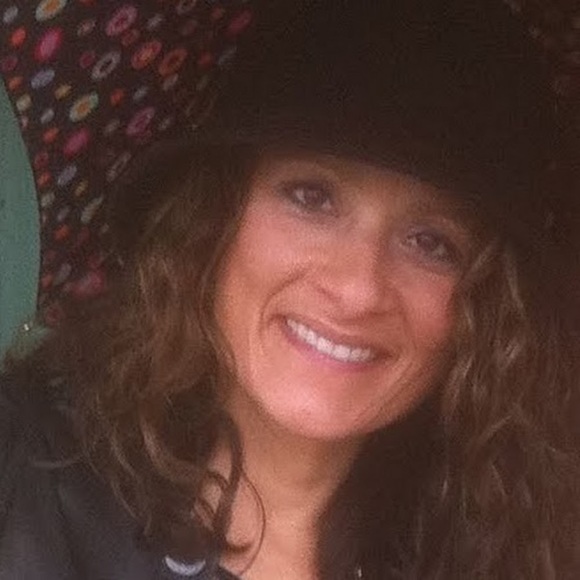 Profile Picture of Cleo Clarke (@clarkecleo) on Poshmark