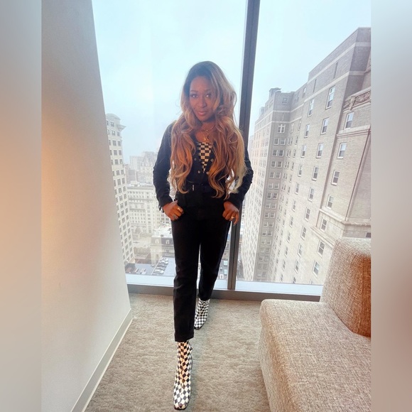 Profile Picture of Monique Singh (@moniquesingh) on Poshmark