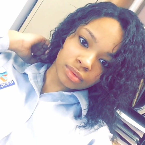 Profile Picture of Amirah Freeman (@amirah1106) on Poshmark