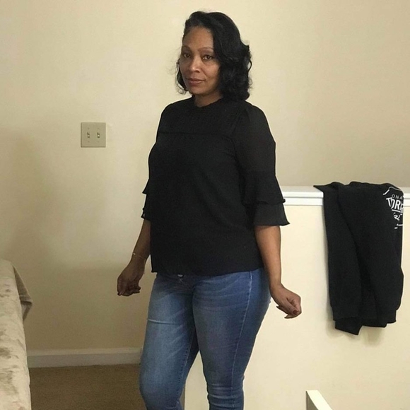 Profile Picture of Ursula Fermisco (@fermisco) on Poshmark