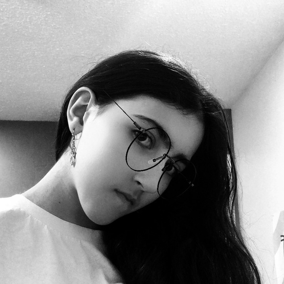 Profile Picture of Tasmyn De jong (@tasmynd) on Poshmark