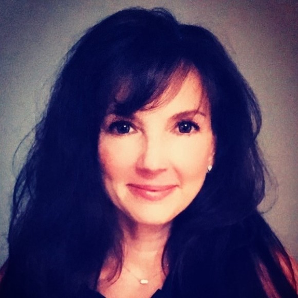 Profile Picture of Tracey Colella (@tracey_colella) on Poshmark