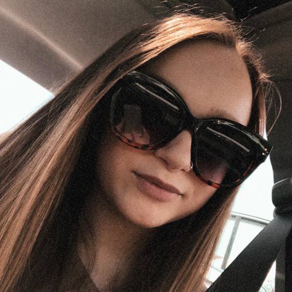 Profile Picture of Sunny Taylor (@sunnyfaye50) on Poshmark