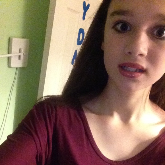 Profile Picture of Sydney Huffman (@sydbaby0823) on Poshmark