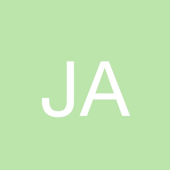 Profile Picture of Jianna Appleby (@jiannaros3) on Poshmark