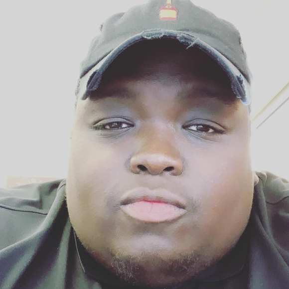 Profile Picture of Robb Thompson (@kingrob302) on Poshmark