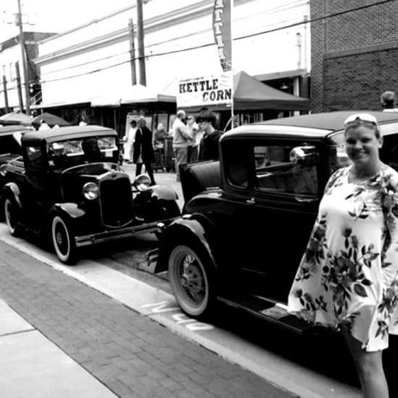 Profile Picture of Stephanie Hunsinger (@walkingmoney) on Poshmark