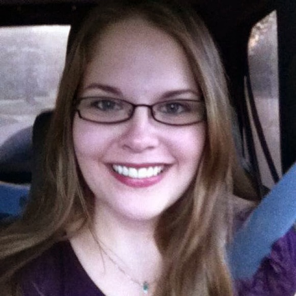 Profile Picture of Vanessa Schroll (@nomadness) on Poshmark