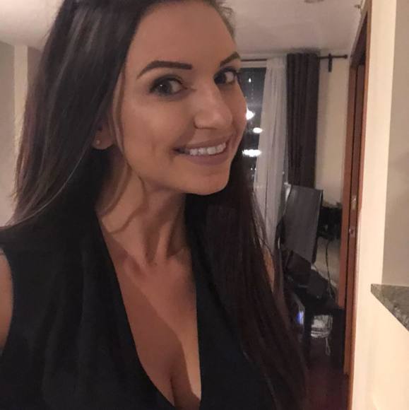 Profile Picture of Sara Starzec (@sarastarzec) on Poshmark
