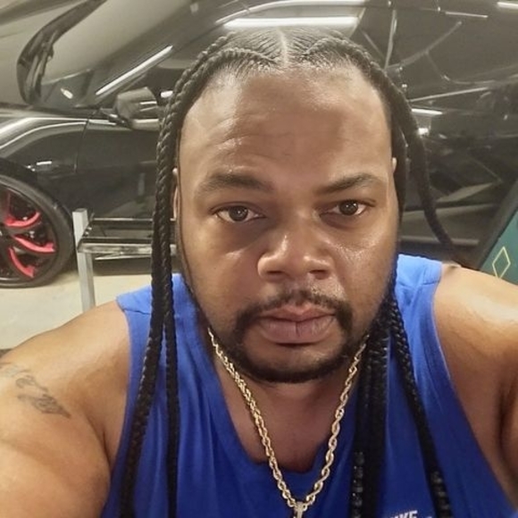 Profile Picture of Robert Bradley (@robertbradley74) on Poshmark