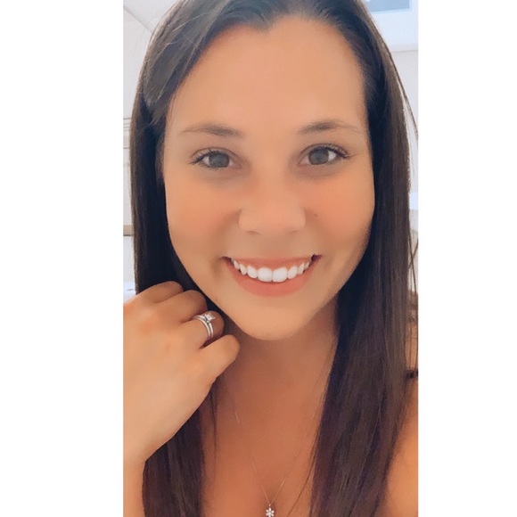 Profile Picture of Carly Neher (@carlyq1408) on Poshmark