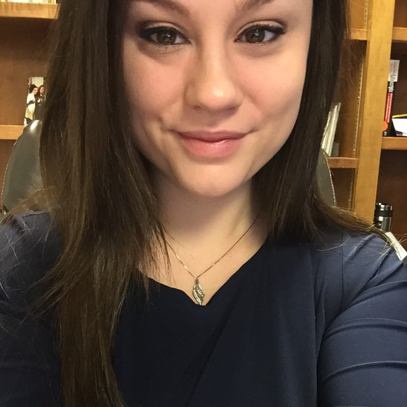 Profile Picture of Barbara Triola (@barbaratriola) on Poshmark