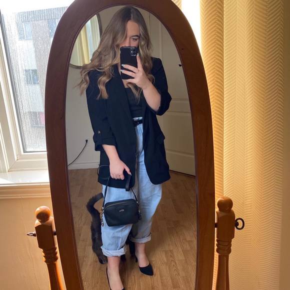 Profile Picture of Karel Pigeon (@karelpigeon) on Poshmark