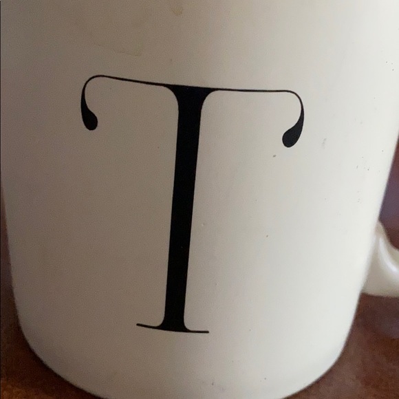 Profile Picture of Tanya Bezanson (@tanyabezanson) on Poshmark