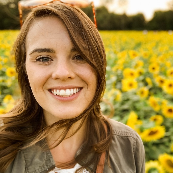 Cassandra Beachy - Poshmark Profile Picture of Cassandra Beachy (@cassbeachy) on Poshmark