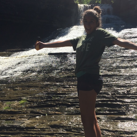 Profile Picture of Jen Belfer (@jenbel814) on Poshmark