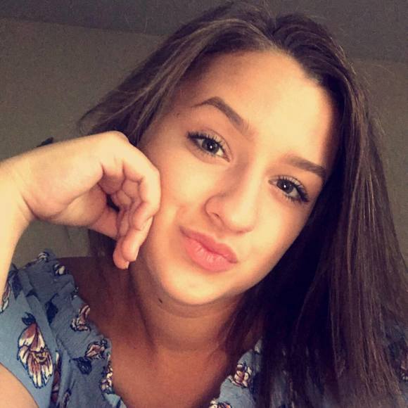 Profile Picture of Kaylei Whitbeck (@kayleiwhitbeck) on Poshmark