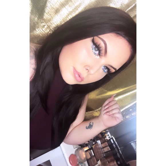 Profile Picture of Lisa Bennett (@lisasmakeup2k18) on Poshmark